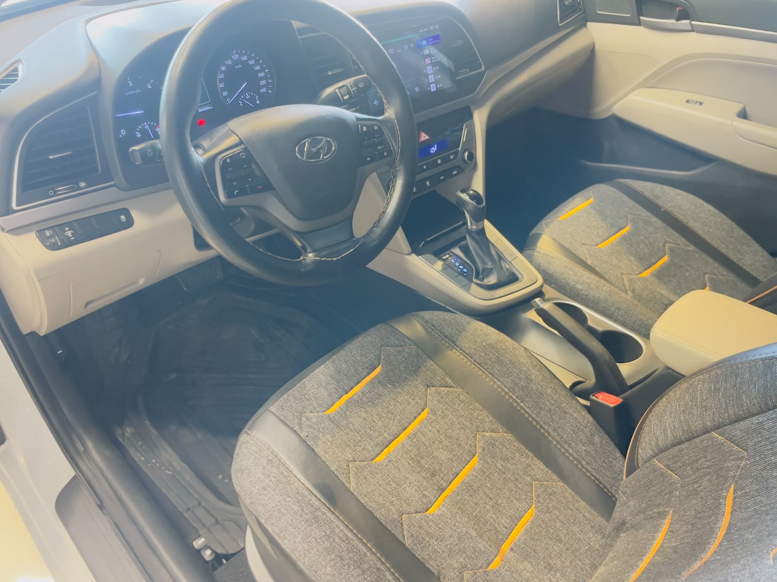 HYUNDAI ELANTRA 6